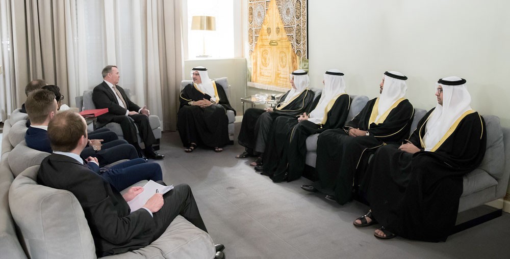 سمو ولي العهد يستقبل وزير التجارة الدولية بالمملكة المتحدة