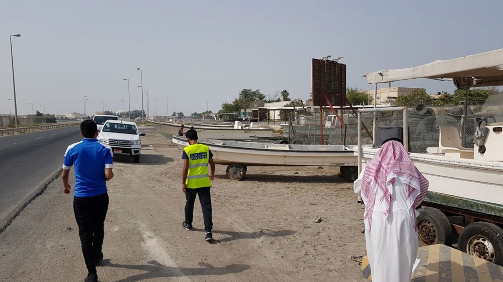 بلدية "الجنوبية" تنظم حملة على إشغالات القوارب في بندر الدار
