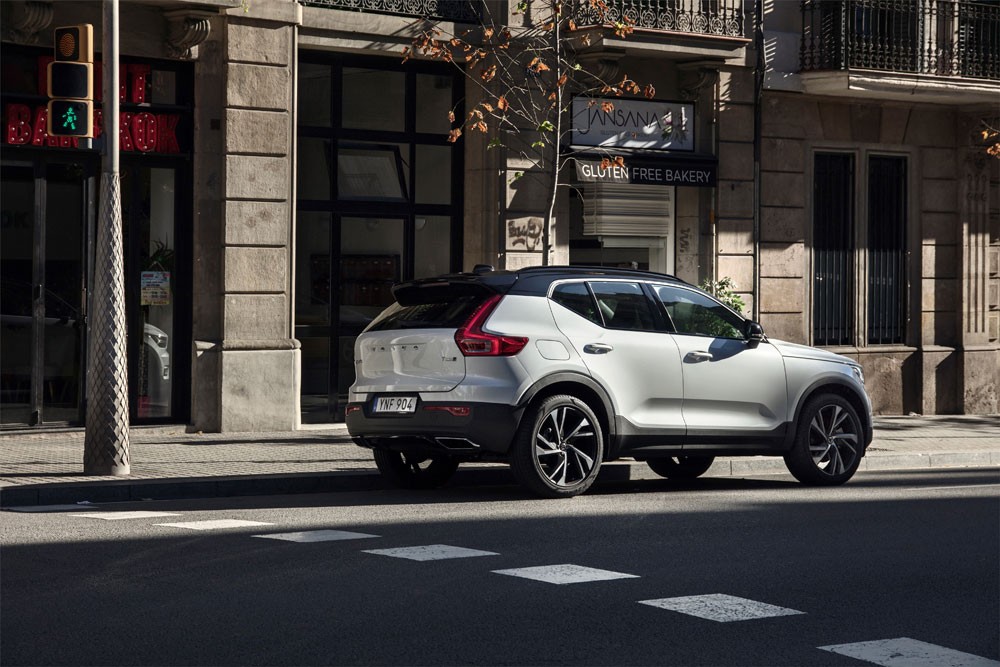 "فولفو للسيارات" تزيد الإنتاج لتلبية الإقبال الكبير على "XC40"