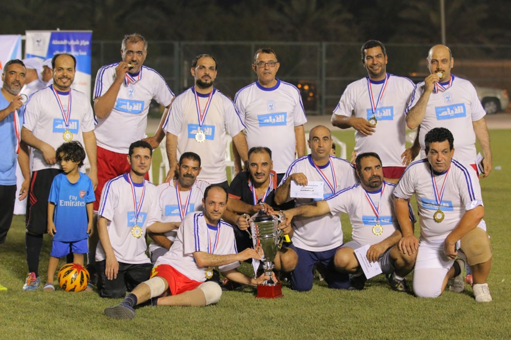 الأيام يفاجأ الجميع ويتوج بطلا لمتقاعدي الهملة الكروية