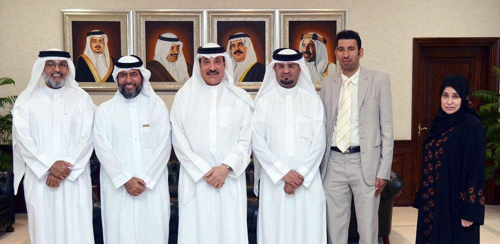 وزير العمل والتنمية الاجتماعية يستقبل رئيس المجلس البلدي بالشمالية