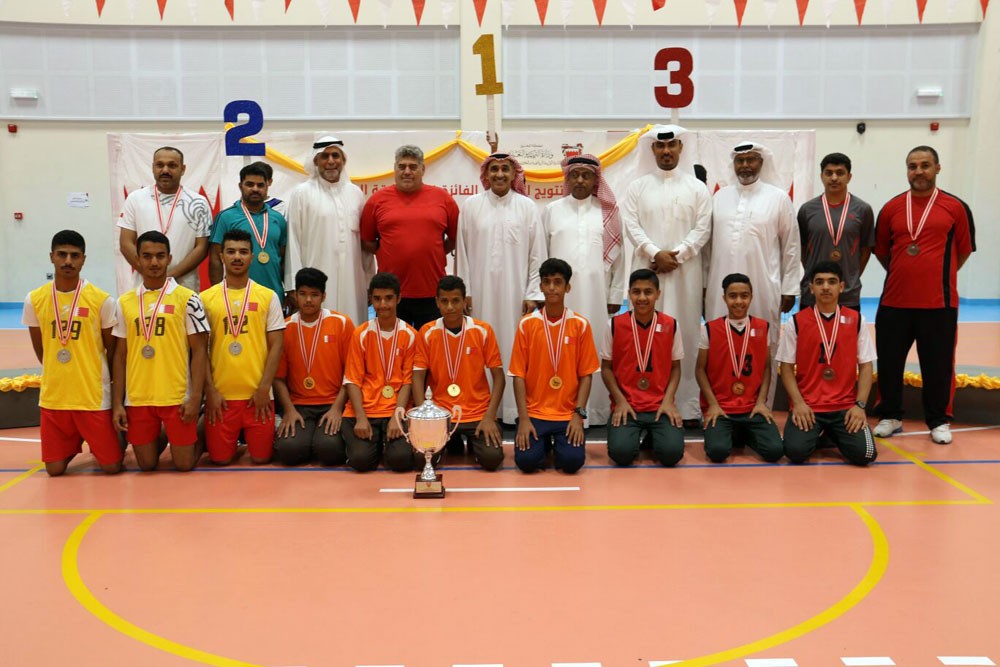 تتويج المدارس الفائزة ببطولة الجمباز لمدارس البنين