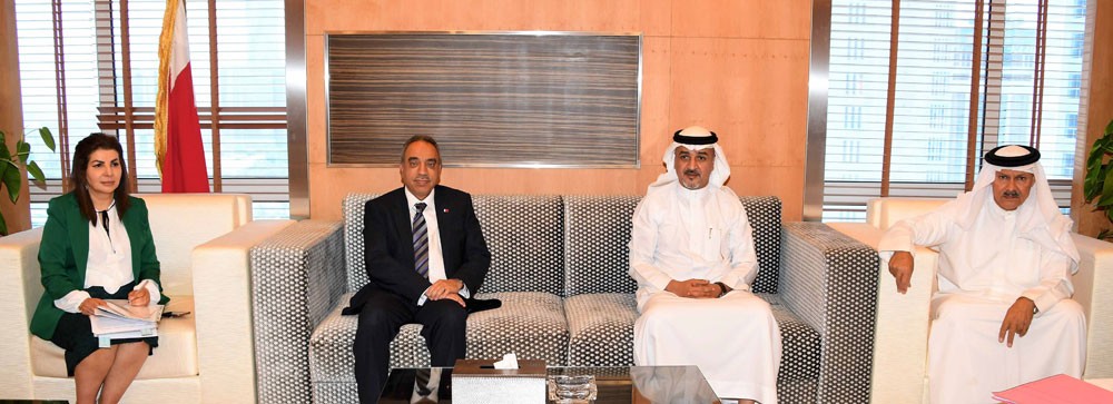وزير الأشغال يبحث مع النائب جلال الاحتياجات الخدمية لقرية بني جمرة