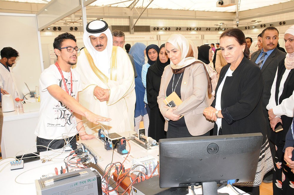 وزير التربية يفتتح معرض ومسابقة ابتكر لطلبة معهد البحرين للتدريب