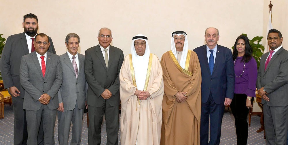 سمو نائب رئيس مجلس الوزراء يستقبل عدداً من اعضاء روتاري المنامة
