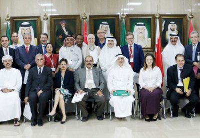 21 ممتحن خارجي يشرفون على الامتحانات النهائية لطلبة كلية الطب بجامعة الخليج العربي