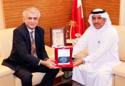المستشار عبدالله البوعينين يستقبل الدكتور جاسم حاجي