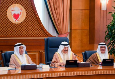 رئيس الوزراء يوجه وزراء الخدمات بمتابعة مشاريع القرى والمدن والوقوف على احتياجاتها