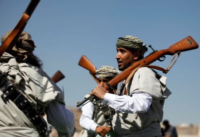 الحوثي يعتقل الرافضين للقتال.. ويسيّس خطب المساجد