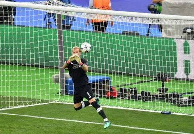 راموس يتسبب بارتجاج في الدماغ لحارس ليفربول