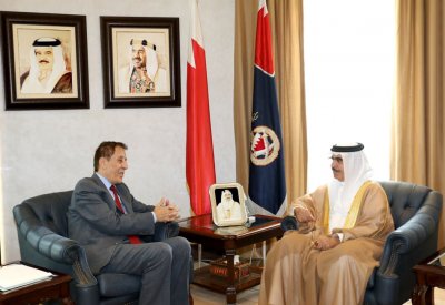 وزير الداخلية يشيد بجهود مركز الخليج في مجال الدراسات