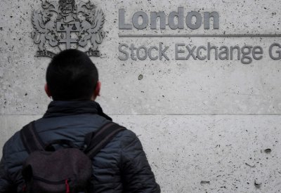هيئة السوق البريطانية تمضي في فئة إدراج جديدة