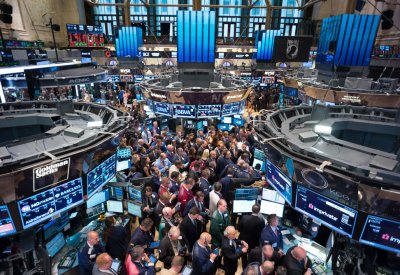 الأسواق الأمريكية تنهي آخر جلسات الأسبوع على ارتفاع