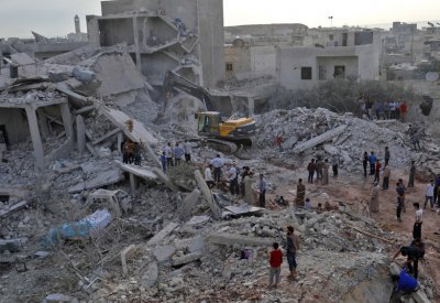 مقتل 15مدنياً بينهم 7 أطفال بغارات نظام الأسد على إدلب