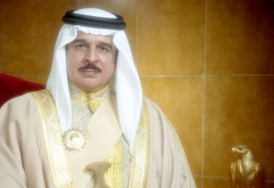 الملك يتقبل التعازي من رئيس الوزراء وولي العهد بوفاة سمو الشيخة هالة