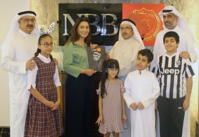 بنك البحرين الوطني يوزع كوبونات على جمعية الصداقة للمكفوفين