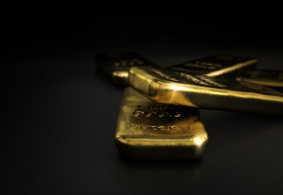 الذهب ينزل بفعل قوة الدولار بعد اجتماع ترمب وكيم