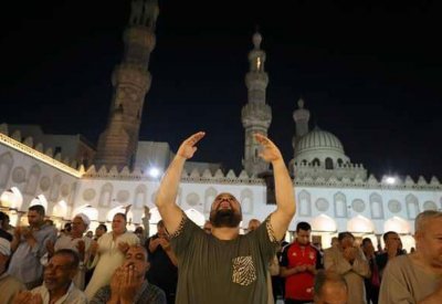 دراسة: المتدينون يعيشون أطول من الملحدين