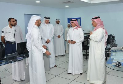 وزير الداخلية يعايد مديريات الشرطة ويشيد بجهودهم في حفظ الأمن