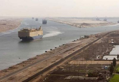قناة السويس تحقق إيرادات قياسية