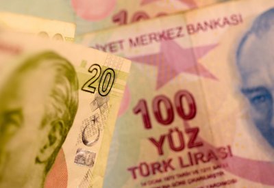 الليرة التركية تهوي مع ترقب الانتخابات الأسبوع المقبل
