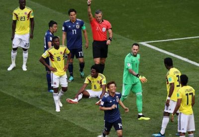 سانشيز يتلقى أول بطاقة حمراء في المونديال