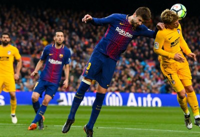 برشلونة يوبخ بيكيه بعد "قرار" غريزمان