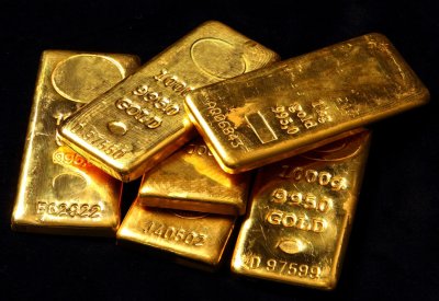 الذهب يرتفع كملاذ آمن والاسهم تتراجع بفعل توترات التجارة بين واشنطن وبكين