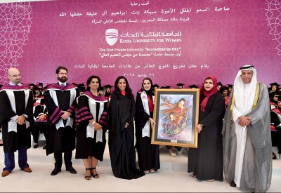 قرينة عاهل البلاد المفدى تنيب سمو الشيخة نيلة بنت حمد آل خليفة لتخريج الفوج العاشر من طالبات الجامعة الملكية للبنات