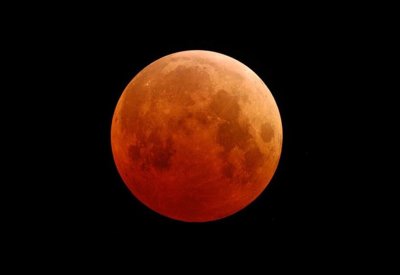 العصفور: البحرين على موعد مع أطول خسوف كلي في القرن 21