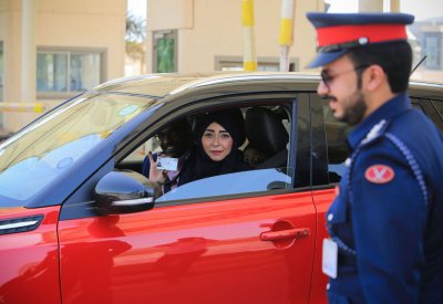 بالصور : سعوديات لأول مرة يعبرن جسر الملك فهد "قائدات"