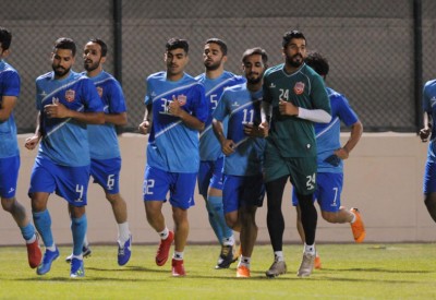 "الأحمر" يغادر إلى معسكر التشيك بـ 24 لاعبًا