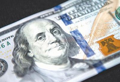 الدولار ينخفض أمام الين مع اشتداد النزاعات التجارية