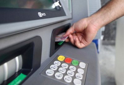 55 % من سكان الإمارات مدينون لبطاقات الائتمان
