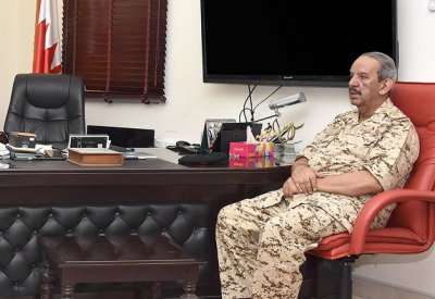 صاحب المعالي القائد العام لقوة دفاع البحرين يتفقد إحدى وحدات قوة دفاع البحرين