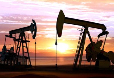 النفط يتراجع لـ 77.4 دولار وسط تعطل إمدادات وطلب قياسي