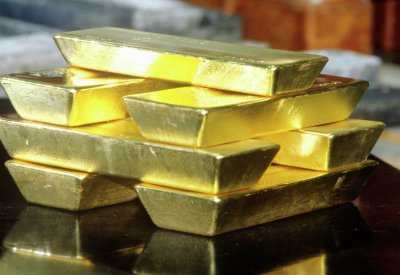تراجع الدولار وارتفاع أسعار الذهب