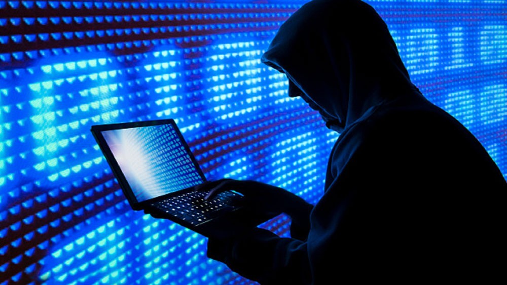 محتالون يخترقون 90 ألف حساب ويطلبون فدية غريبة
