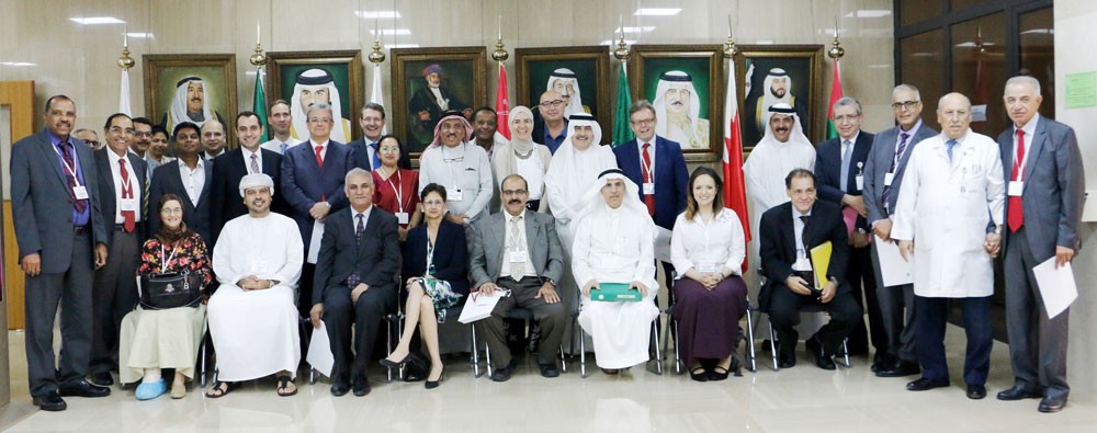 21 ممتحن خارجي يشرفون على الامتحانات النهائية لطلبة كلية الطب بجامعة الخليج العربي