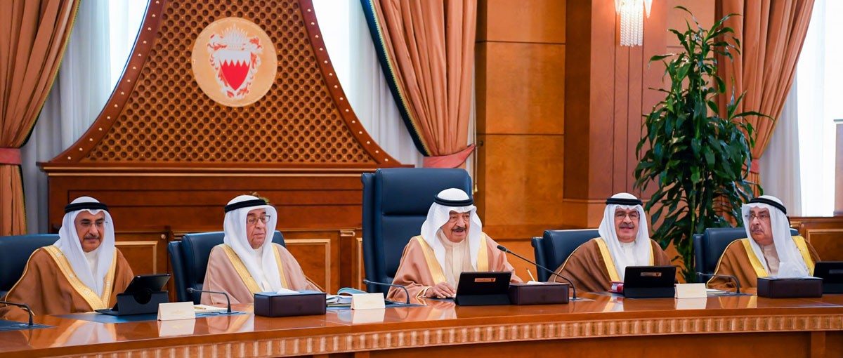رئيس الوزراء يوجه وزراء الخدمات بمتابعة مشاريع القرى والمدن والوقوف على احتياجاتها