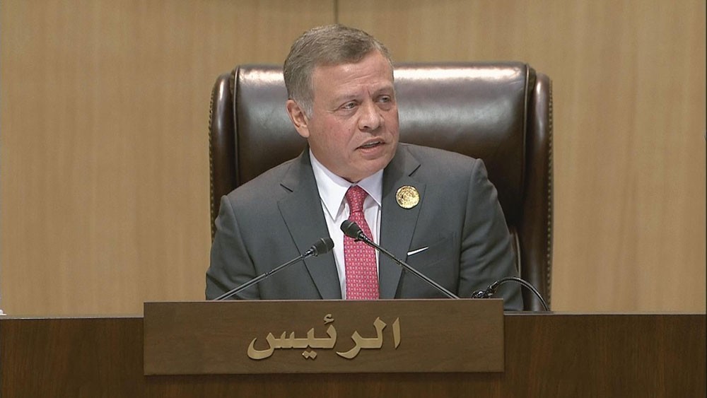 العاهل الأردني يكلف رسميا عمر الرزاز بتشكيل الحكومة