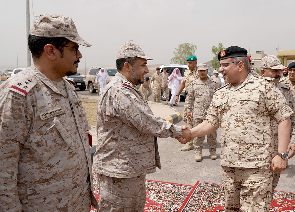 ولي العهد: نعتز بمشاركة قوة دفاع البحرين بالانتصارات والإنجازات لدعم الشرعية باليمن