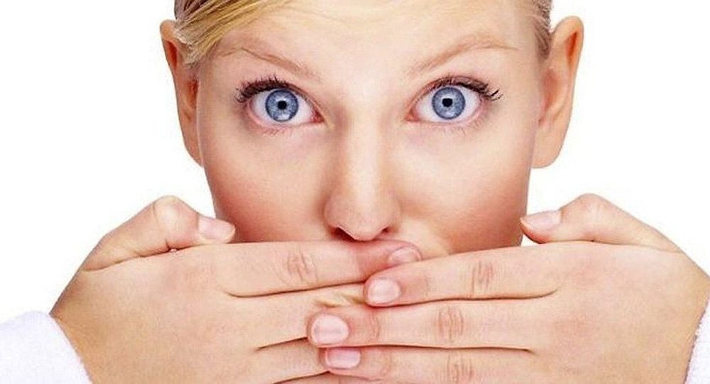علماء يكشفون السبب الرئيسي لرائحة الفم الكريهة وطرق التخلص منها