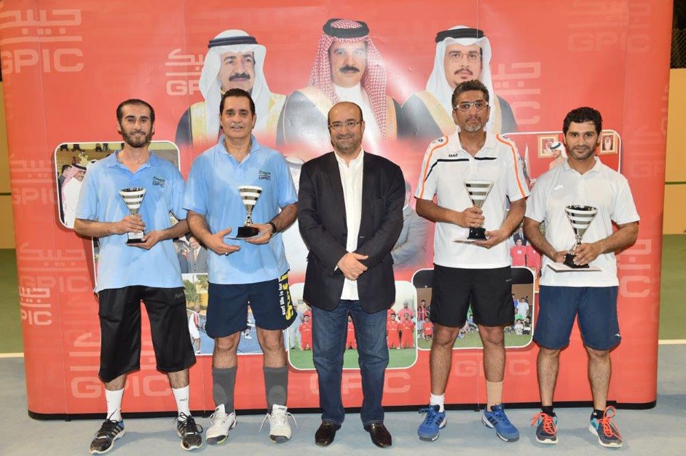 تتويج الفائزين في دورة جيبك للتنس 