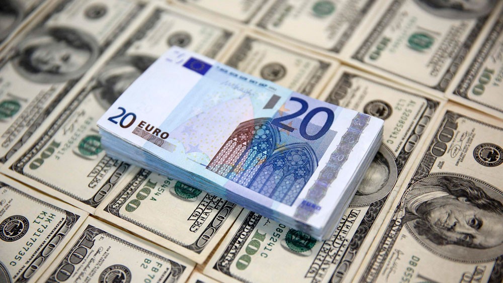 الدولار يواصل ارتفاعه بعد قمة تاريخية بين ترمب وكيم