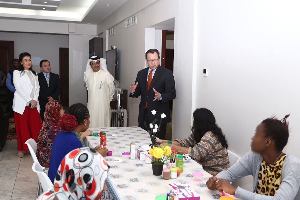 السفير الأمريكي: مركز حماية ودعم العمالة الوافدة نموذج للحكومات في جميع انحاء العالم