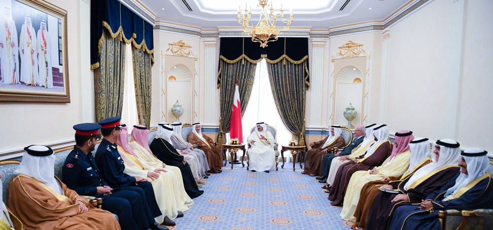رئيس الوزراء يشدد على ضرورة تفعيل التواصل البناء بين مختلف مكونات المجتمع