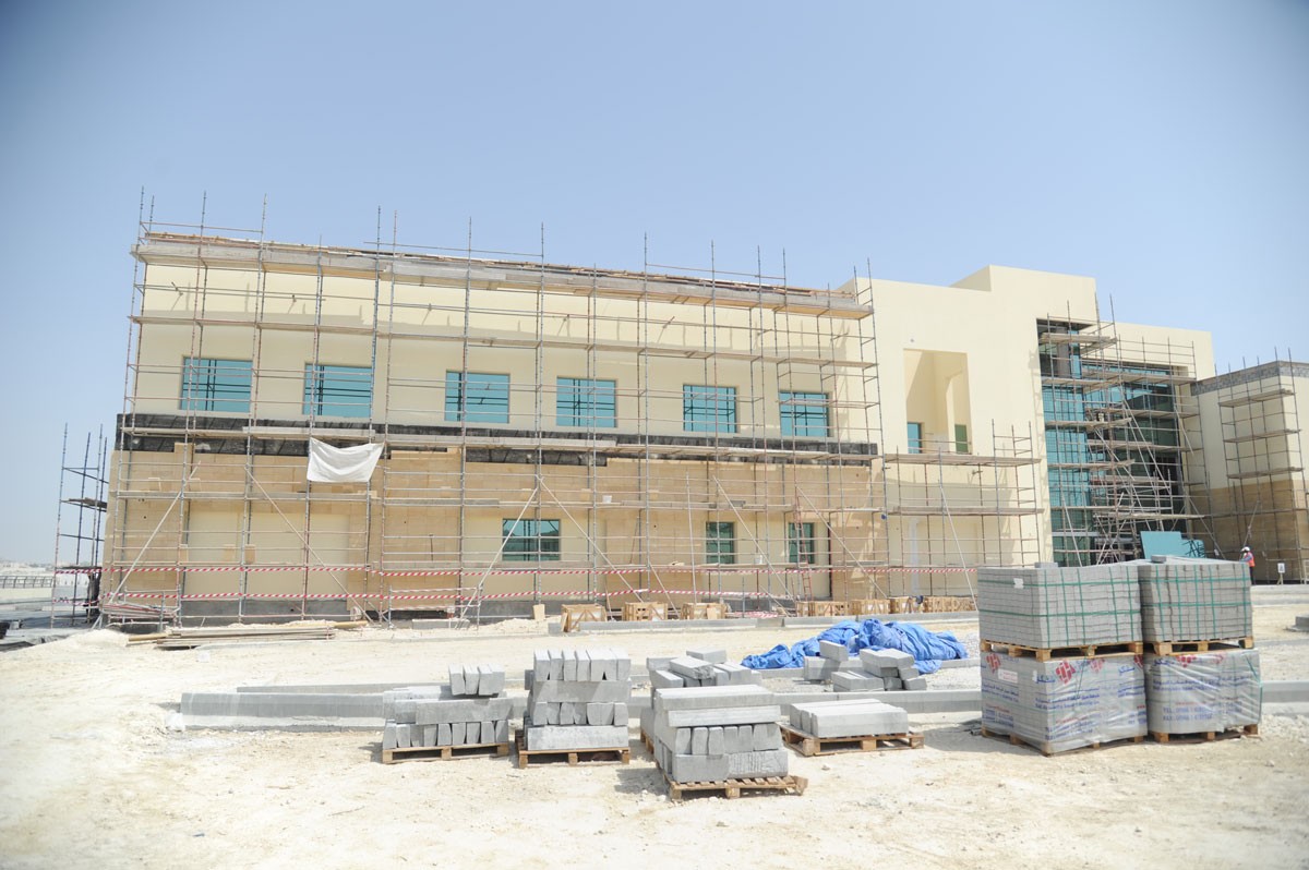 الخياط يتفقد مراحل الإنجاز في مشروع غسيل الكلى بمنطقة الحنينية