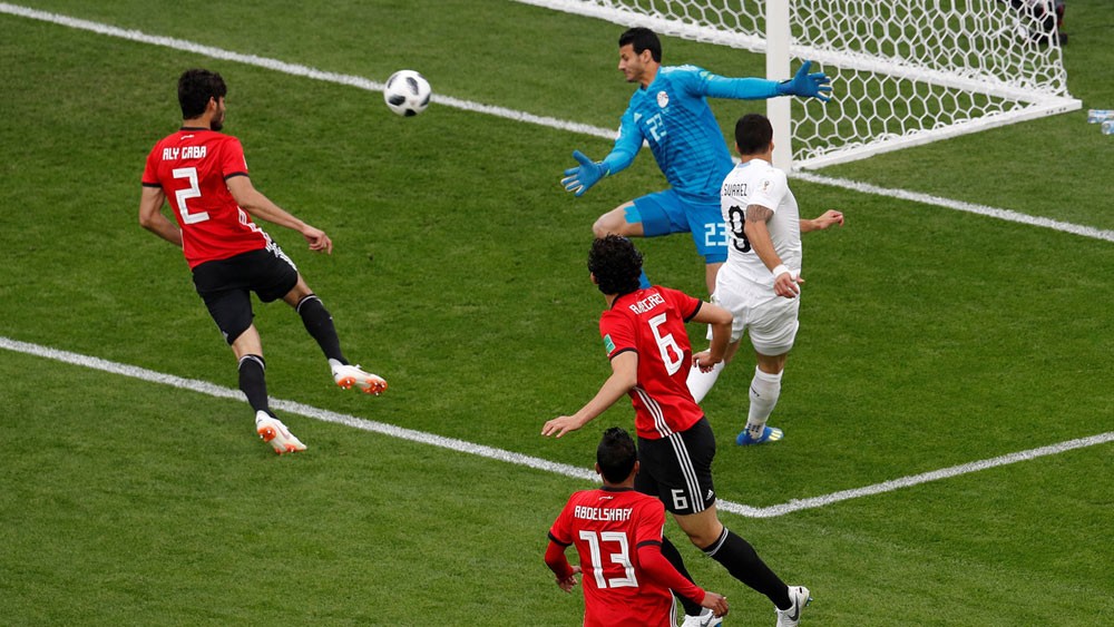الشناوي يفوز بجائزة أفضل لاعب في مباراة أوروغواي