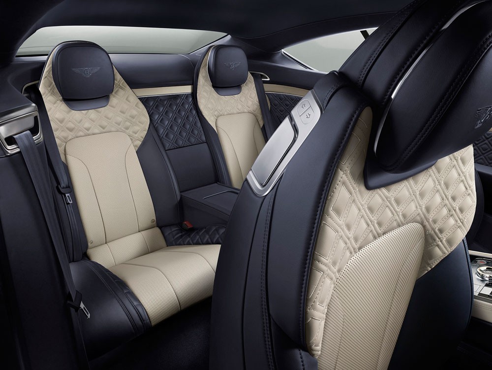Bentley تحتفل بيوم آلة الحياكة